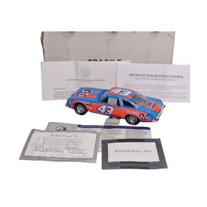 1992 Franklin Mint Pontiac Grand Prix Richard Petty Diecast Race Car #43 STP
